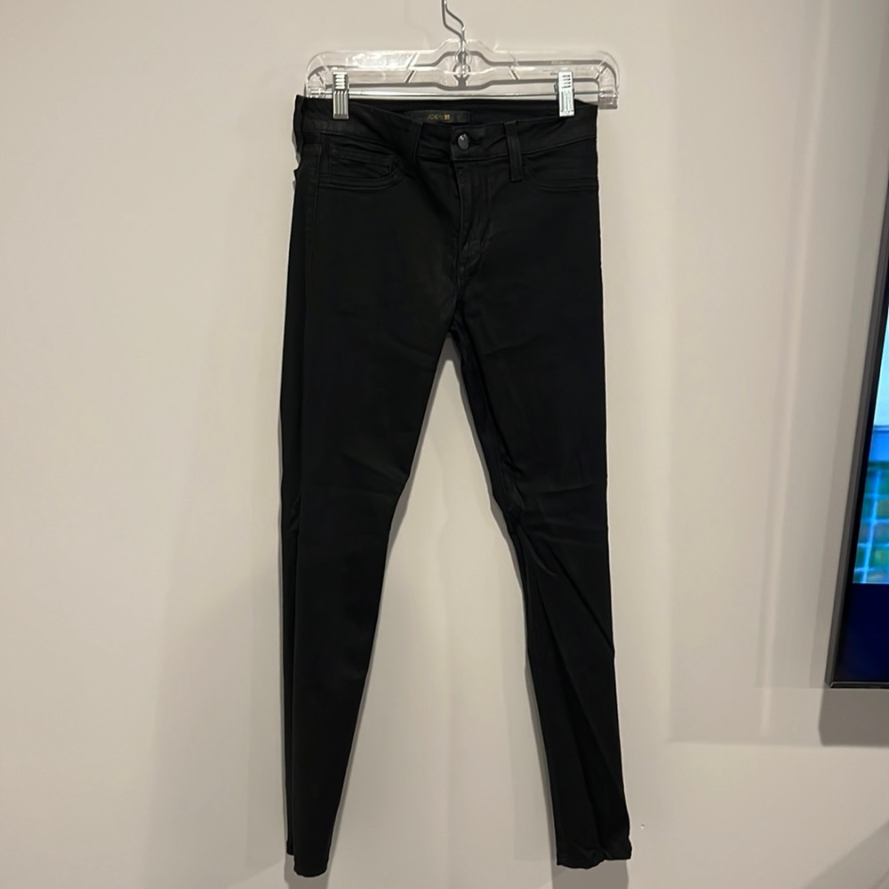Joe’s Jeans the Skinny. Size 26. In black